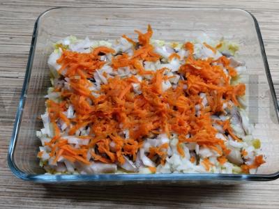 Silkė po šubė su šviežiais žalumynais Žingsnis 7