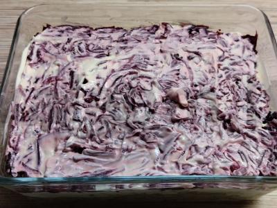 Silkė po šubė su šviežiais žalumynais Žingsnis 11