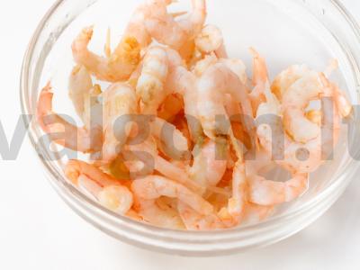 Lengvas krevečių ir salierų salotas Žingsnis 2