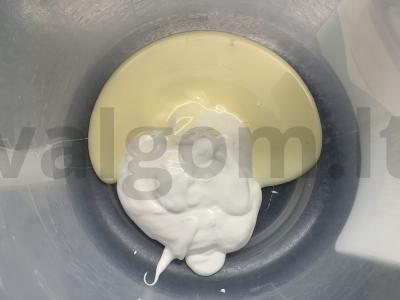 Ledai iš kondensuoto pieno, grietinės ir kakavos Žingsnis 1