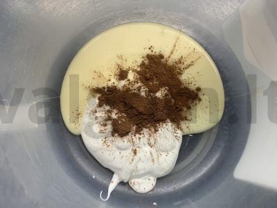 Ledai iš kondensuoto pieno, grietinės ir kakavos Žingsnis 2