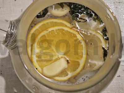 Citrusinė gėrimas su imbieru pagrindine nuotrauka