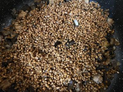 Grikių košė su faršu ir grybais Žingsnis 4