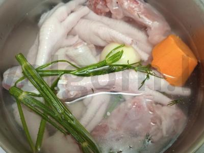 Vištienos šaltiena su daržovėmis ir krapais Žingsnis 5