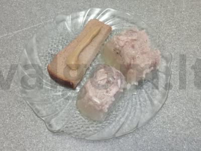 Vištienos šaltiena su daržovėmis ir krapais pagrindine nuotrauka