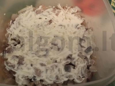 Salotas „Silkė po kailiu“ su grietine Žingsnis 2