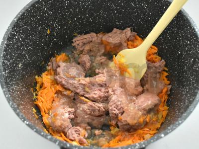 Ryžiai su troškiniu ir daržovėmis vakarienei Žingsnis 2