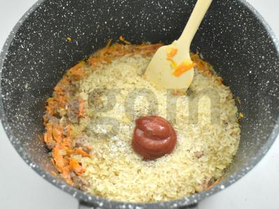 Ryžiai su troškiniu ir daržovėmis vakarienei Žingsnis 4