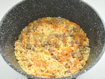 Ryžiai su troškiniu ir daržovėmis vakarienei Žingsnis 6