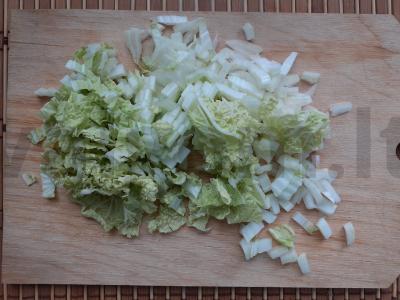 Salotas „Šanchajaus popietė“ su Pekino kopūstu ir baltaisiais pupelėmis Žingsnis 1