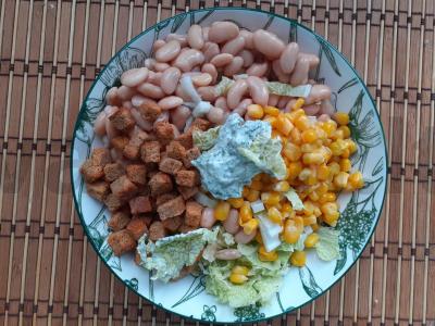 Salotas „Šanchajaus popietė“ su Pekino kopūstu ir baltaisiais pupelėmis Žingsnis 4