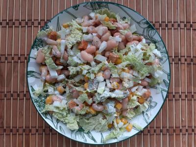 Salotas „Šanchajaus popietė“ su Pekino kopūstu ir baltaisiais pupelėmis pagrindine nuotrauka