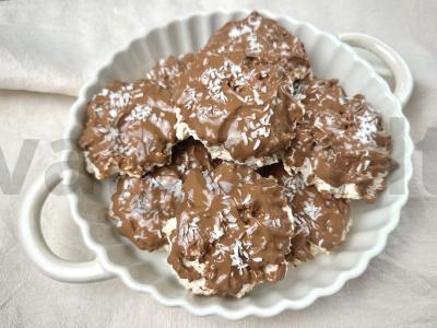 Kokosų sausainiai šokolade pagrindine nuotrauka