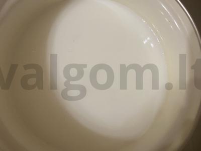 Pieninė avižinė košė su serbentais Žingsnis 1