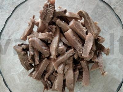 Salotos su jautienos liežuviu, daržovėmis ir marinuotais grybais Žingsnis 2