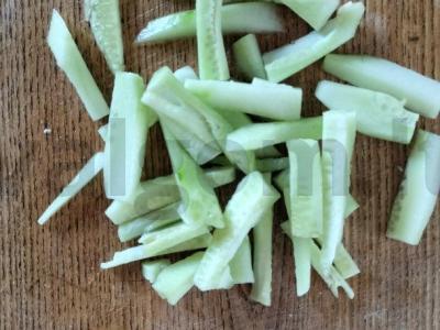 Salotos su jautienos liežuviu, daržovėmis ir marinuotais grybais Žingsnis 4