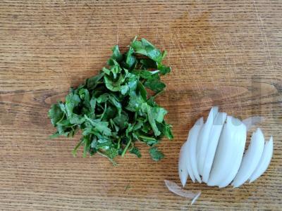 Salotos su jautienos liežuviu, daržovėmis ir marinuotais grybais Žingsnis 5