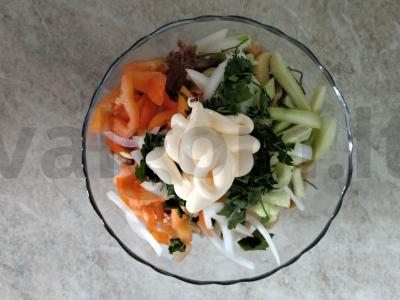 Salotos su jautienos liežuviu, daržovėmis ir marinuotais grybais Žingsnis 7