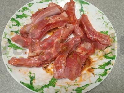 Kiaulienos šonkauliai aštriame marinate, kepti su moliūgu Žingsnis 2