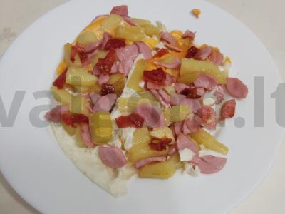 Greitas pusryčių patiekalas su džiovintais pomidorais pagrindine nuotrauka