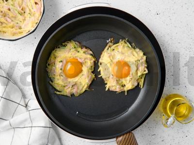 Kinietiški bulvių blynai su kumpiu ir kiaušiniu Žingsnis 4