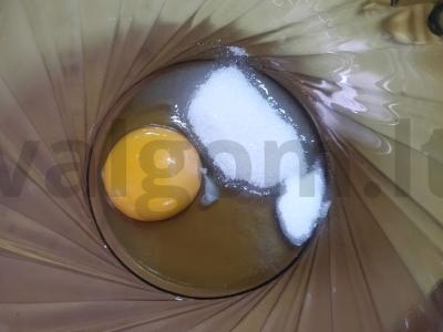 Purūs blynai su rūgpieniu Žingsnis 1