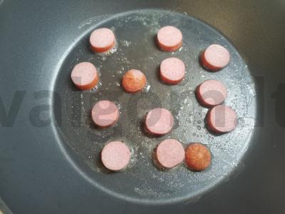 Kiaušinienė su dešrelėmis ir alyvuogėmis Žingsnis 1