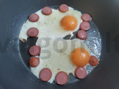 Kiaušinienė su dešrelėmis ir alyvuogėmis Žingsnis 2