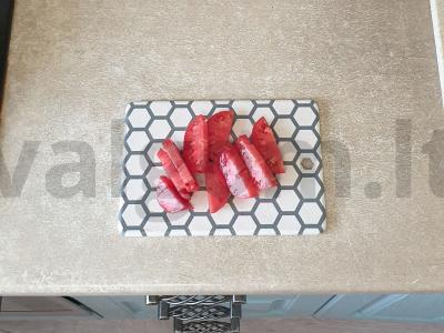 Kiaušinienė su sūriu ir sultingais pomidorais Žingsnis 1