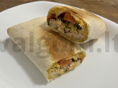 Sūrio ritinys su vištiena ir pomidorais pagrindine nuotrauka