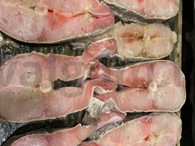 Keptas ungurys su morkomis ir svogūnais Žingsnis 1