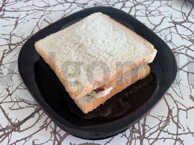 Sultingas sumuštinis su vištienos kotletu Žingsnis 4