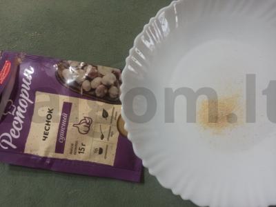 Salotas „Mimoza“ su džiovintu česnaku Žingsnis 4