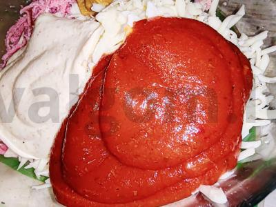 Karšti sumuštiniai su dešrelėmis, sūriu ir baziliku Žingsnis 5