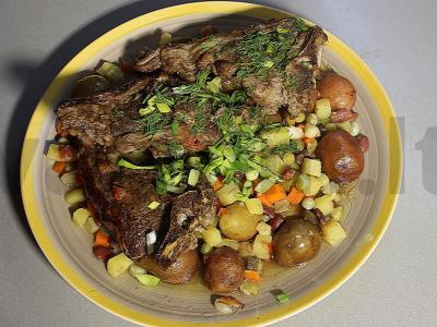 Aviena su daržovėmis granatų padaže pagrindine nuotrauka