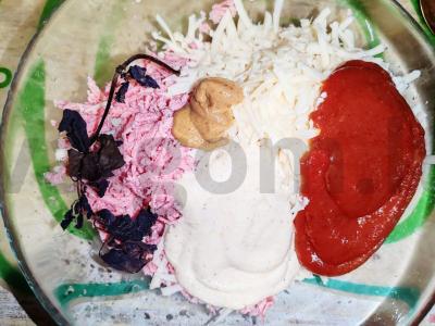 Karšti sumuštiniai su dešrelėmis, sūriu ir baziliku Žingsnis 6