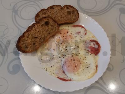 Kiaušinienė su mėgstama dešra pagrindine nuotrauka