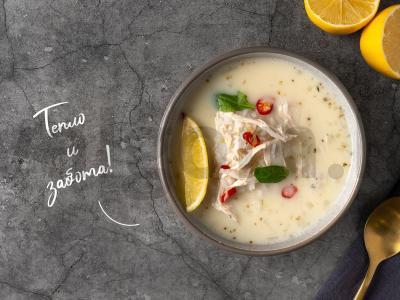 Vištienos ir ryžių sriuba pagrindine nuotrauka