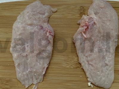 Vištienos filė, kepta su sūriu ir pomidorais Žingsnis 1