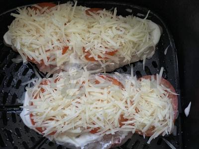 Vištienos filė, kepta su sūriu ir pomidorais Žingsnis 5