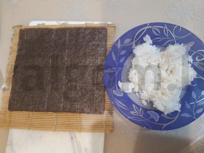 Namų ritinėliai su krabų lazdelėmis ir ikrais Žingsnis 7