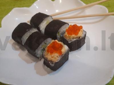 Namų ritinėliai su krabų lazdelėmis ir ikrais pagrindine nuotrauka