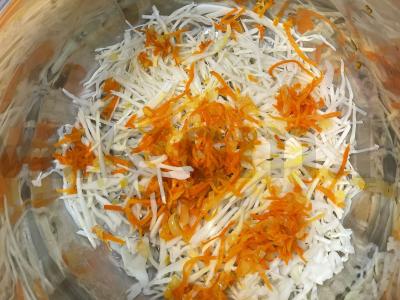 Kopūstų ir pomidorų sulčių kotletai Žingsnis 4