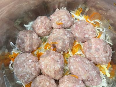 Kopūstų ir pomidorų sulčių kotletai Žingsnis 7