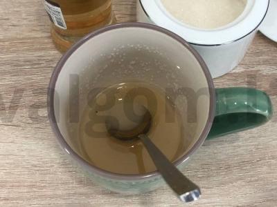 Kepti ritinėliai su raudona žuvimi ir krabų lazdelėmis Žingsnis 2