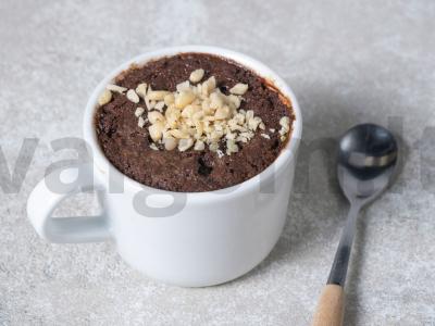 Šokoladinis keksiukas mikrobangų krosnelėje be kiaušinių pagrindine nuotrauka