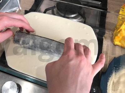 Kepti ritinėliai su raudona žuvimi ir krabų lazdelėmis Žingsnis 10