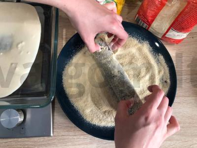 Kepti ritinėliai su raudona žuvimi ir krabų lazdelėmis Žingsnis 11