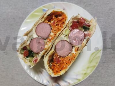 Dešrelė lavaše su daržovėmis pagrindine nuotrauka