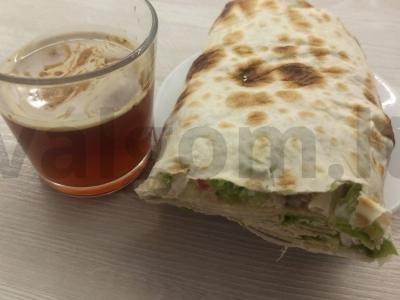 Lengva šašlykinė su vištiena ir daržovėmis pagrindine nuotrauka